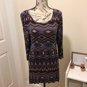 Mudd tribal 3/4 sleeve hi-low top. size XL